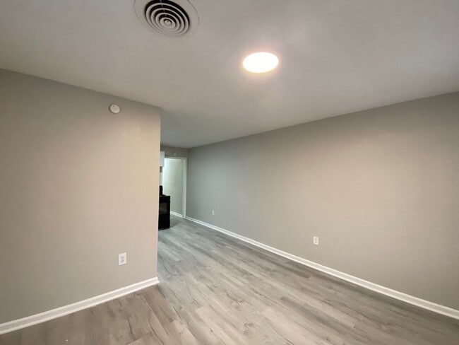 Building Photo - 1608 Oakwood St