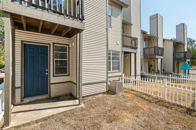 Building Photo - 1806 River Crossing Cir