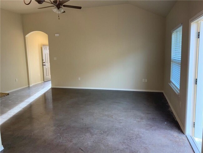 Building Photo - 366 Joanne Lp