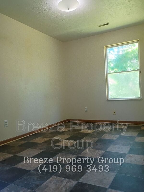Building Photo - 546 Breaden St
