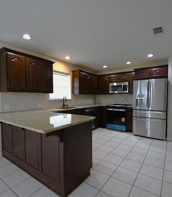 Building Photo - Gated Community in Whitehouse! Gorgeous 3 Bedroom, 2 Bath Home