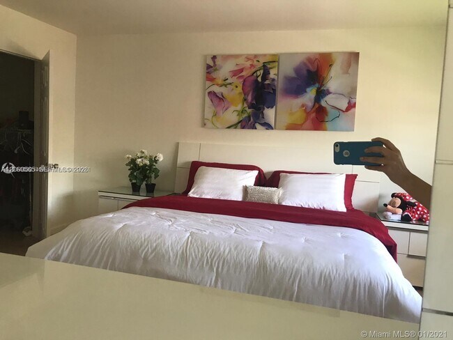 Building Photo - 4140 NW 79th Ave