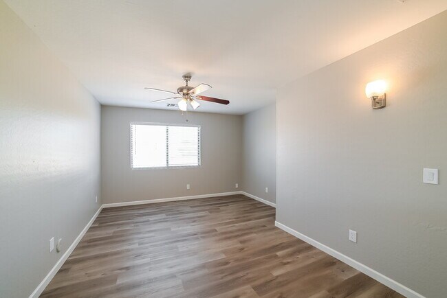 Building Photo - 11809 W Belmont Dr