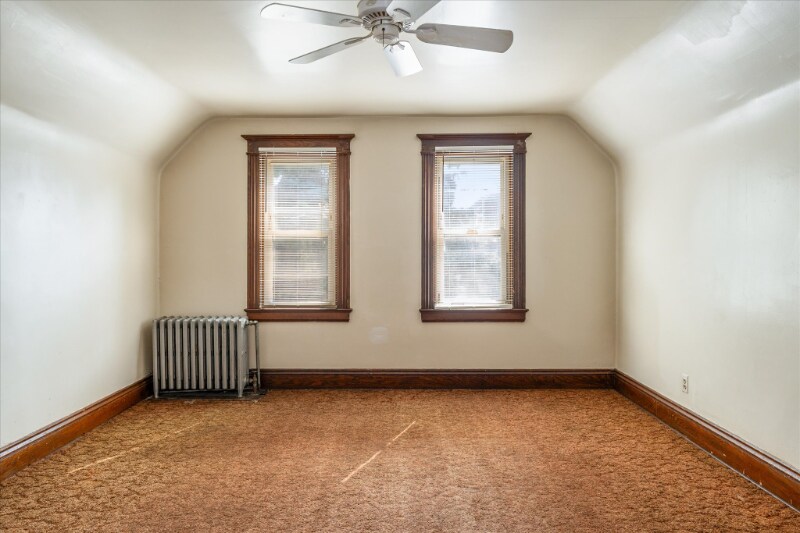 Building Photo - 1221 N Clinton Ave