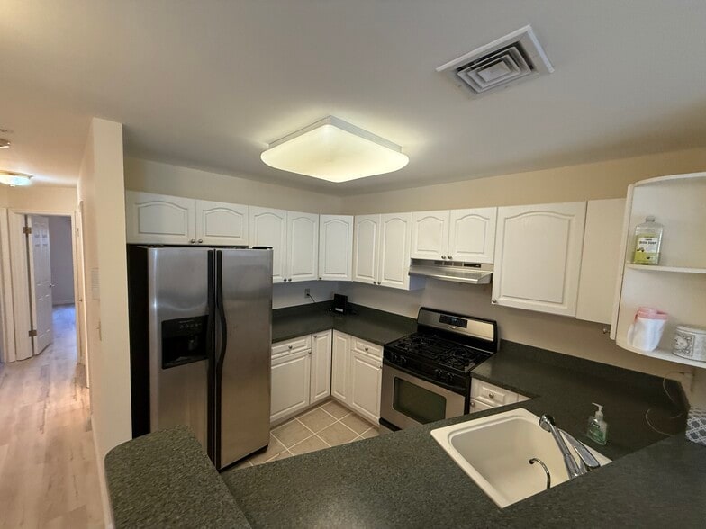 Building Photo - 304 Saint Michaels Walk