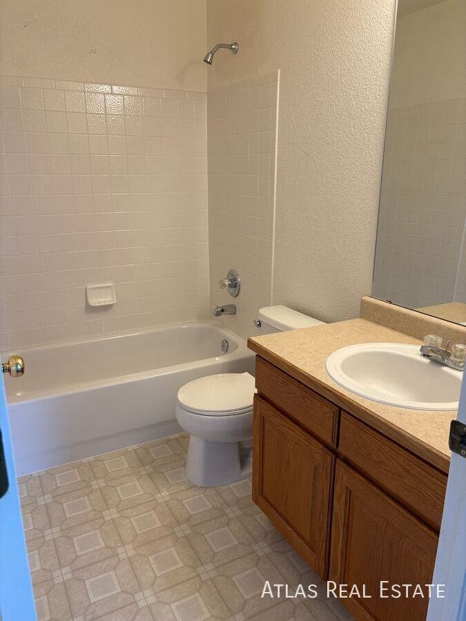 Building Photo - 1071 Thornbury Pl