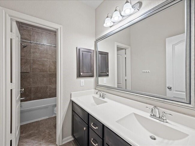 Building Photo - 1614 Mahan Dr
