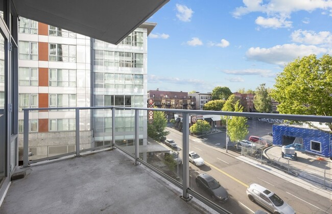 Balcony - West View - 1926 W Burnside St