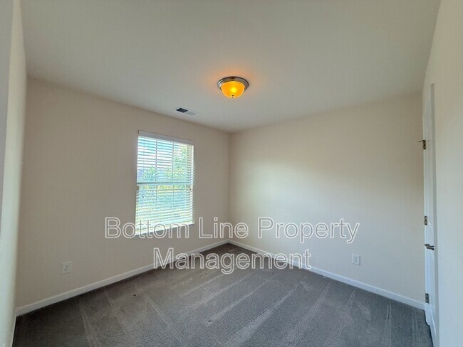 Building Photo - 4020 Zilker Park Dr
