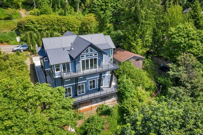 Building Photo - New View Three Tree Point