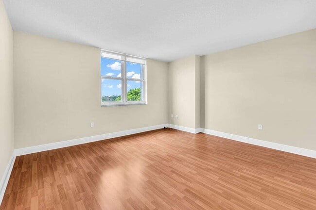 Building Photo - 3000 Coral Wy