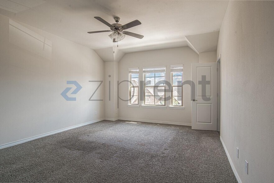 Building Photo - Unit