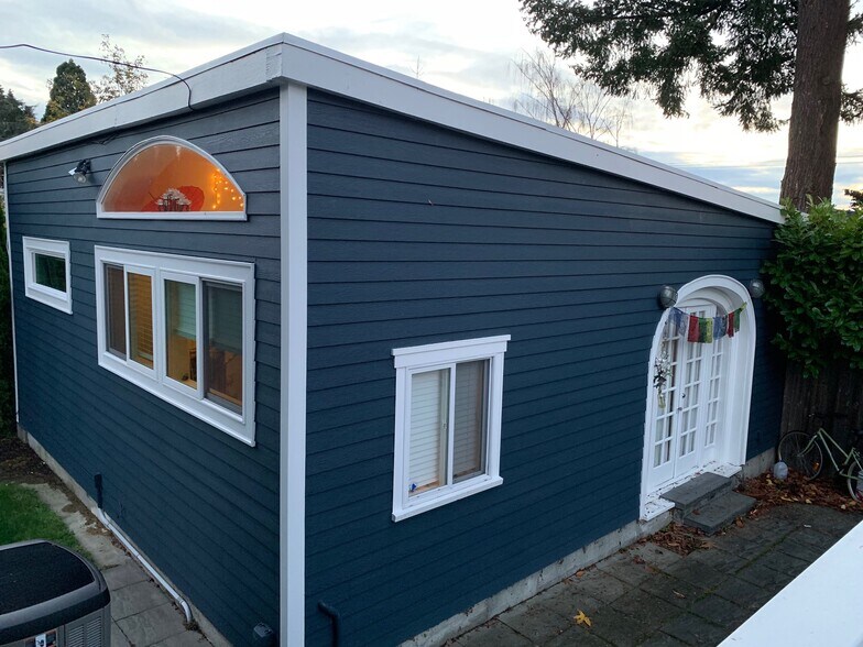 Building Photo - 6019 McKinley Pl N