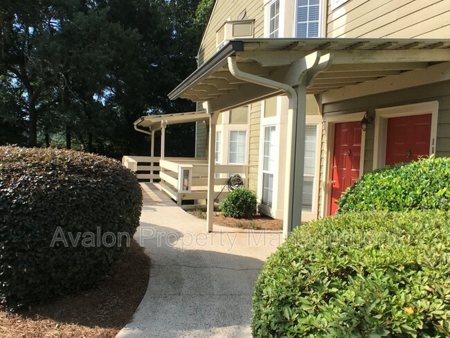 Building Photo - 1104 Riverview Dr