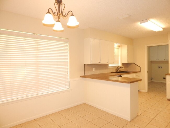 Building Photo - South Tyler, Beautiful 3 Bedroom, 2 Bath Home with RV Parking!