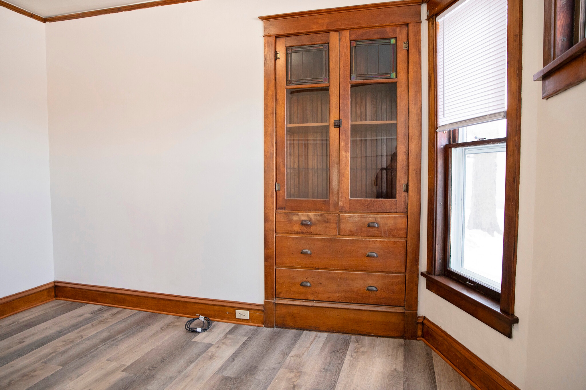 Building Photo - 609 5th Ave