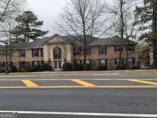 Building Photo - 750 Dalrymple Rd