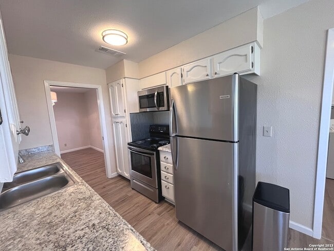 Building Photo - 1410 Colleen Dr