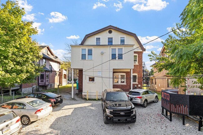 Building Photo - 220 E 14th Ave