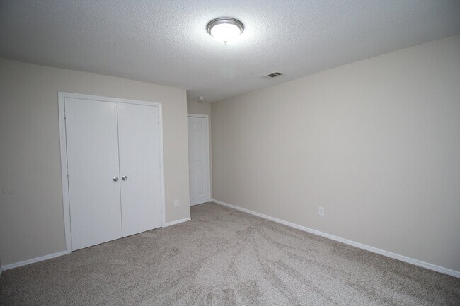 Building Photo - Remodeled 3BR/1BA Home – Fresh Paint, Upda...