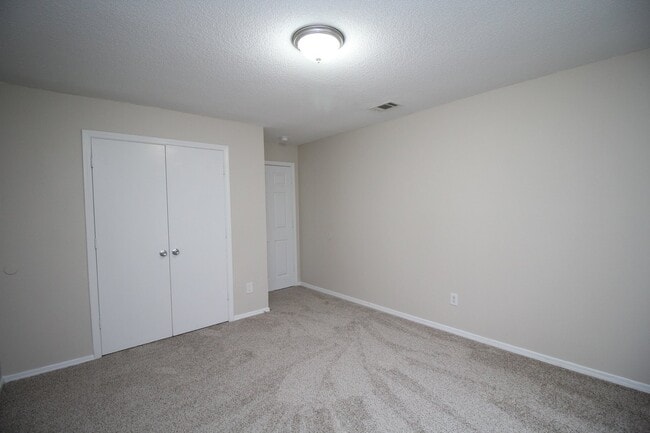 Building Photo - Updated 3BR/1BA Home – Fresh Paint, New Floors & Fenced Yard – HUD/Section 8 Accepted