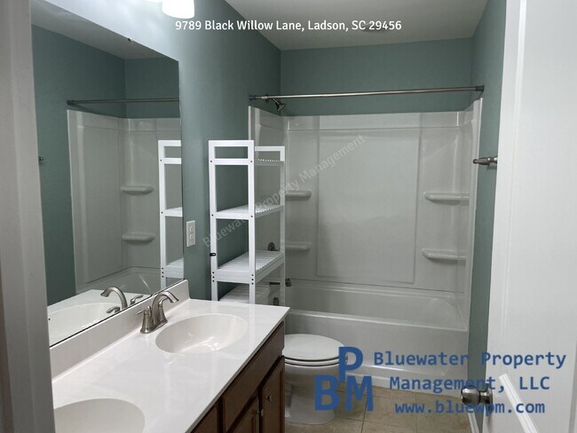 Building Photo - 4-bedroom, 2.5-bathroom For Rent