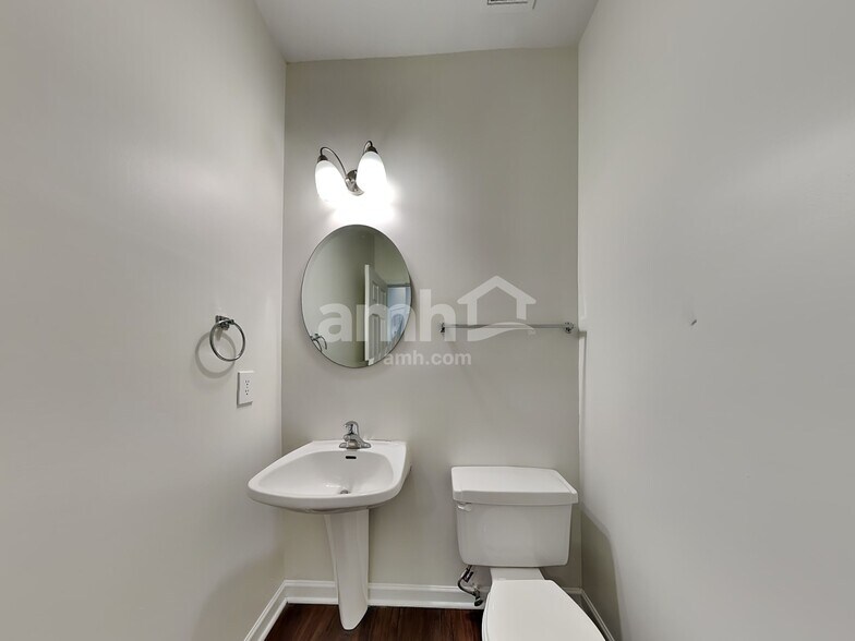 Building Photo - 3813 Windstream Way