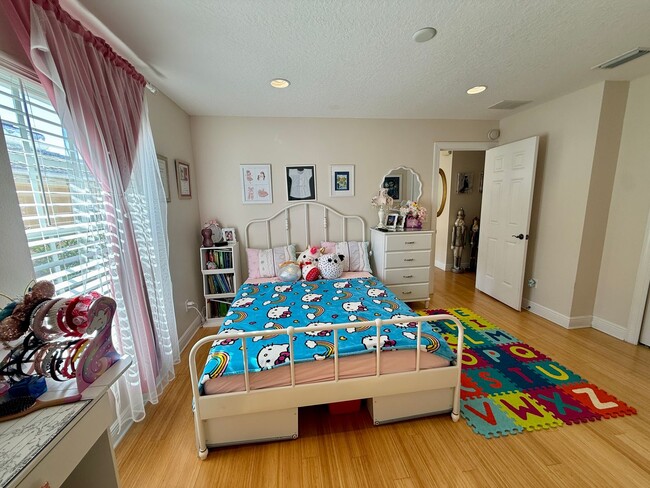 Building Photo - Carillon townhome in Gated Community