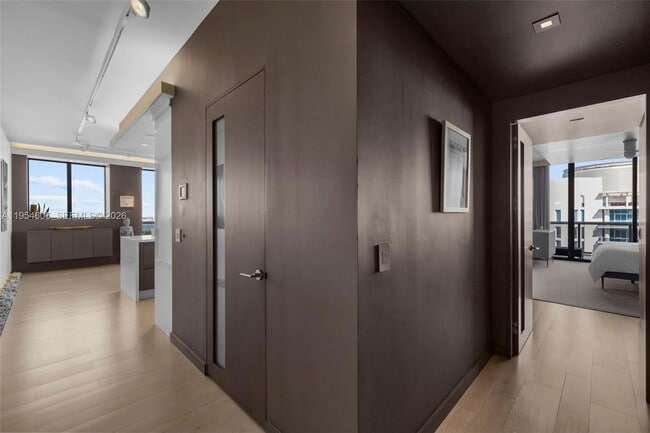 Building Photo - 5875 Collins Ave