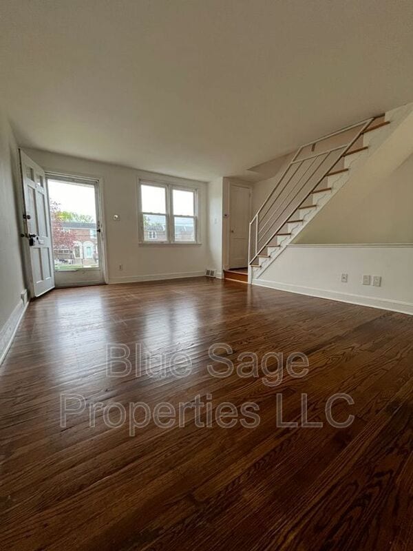 Building Photo - 229 Spruce St