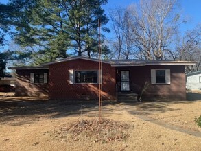 Building Photo - Renovated 3 Bedroom 2 Bath Home for Rent!