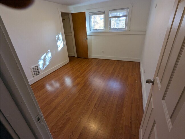 Building Photo - 250 North Ave