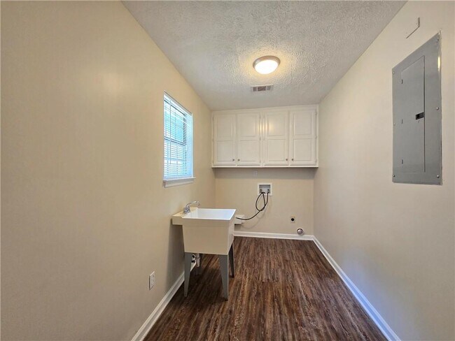Building Photo - 7846 Melanie Dr