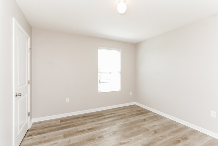 Building Photo - 3221 S Northview Rd