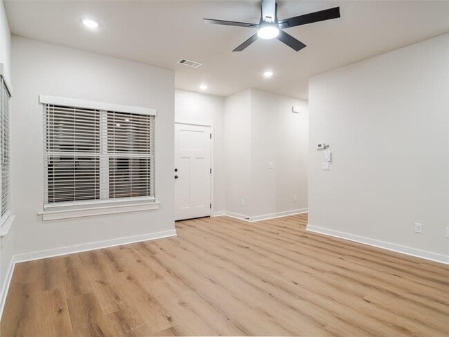 Building Photo - 511 Cosmos St