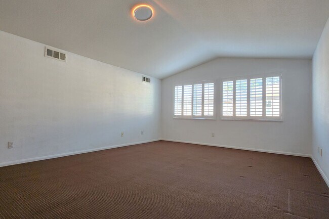 Building Photo - 4BD 3.5BA Waterfront Home on Cul-De-Sac in...