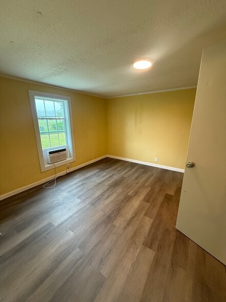 Building Photo - 2020 W Barr Rd