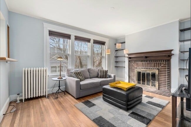 Building Photo - 11 Vinal St