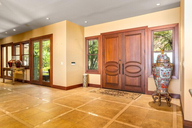 Building Photo - Luxury furnished 4 bedroom 3 bathroom with pool, spa, and outdoor showers
