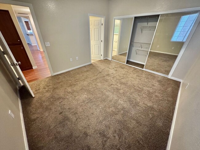 Building Photo - SPACIOUS 3 BEDROOM 2 FULL BATH CONDO IN GA...