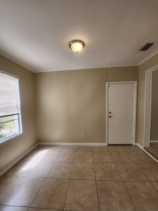 Building Photo - 1 Keys Ct