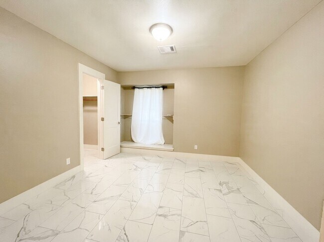 Building Photo - 4207 Birchton St