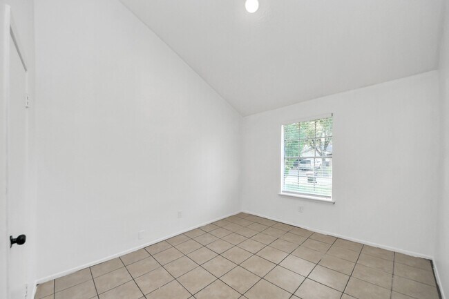 Building Photo - 9918 Peachridge Dr