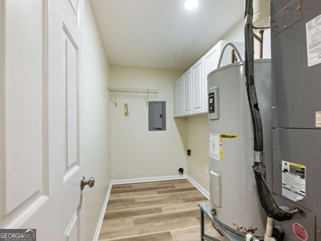 Building Photo - 605 Candler St