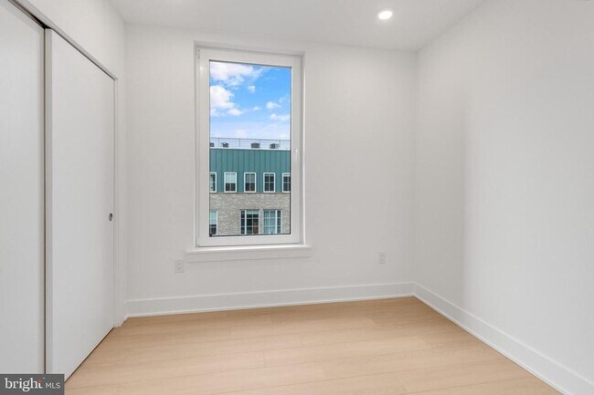 Building Photo - 2000 Dreer St