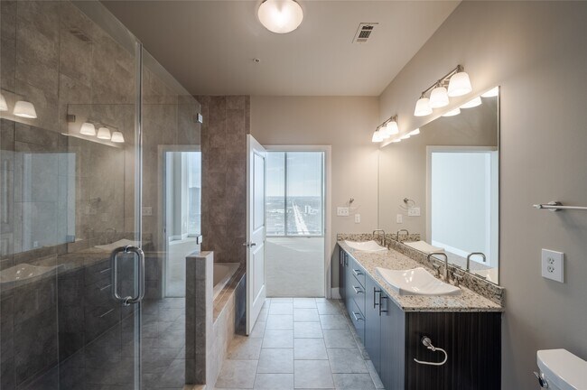 Building Photo - 5927 Almeda Rd