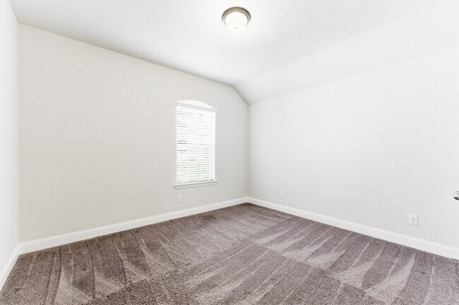 Building Photo - 5649 Salt Springs Dr