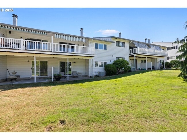 Building Photo - Bright and Open 1,638 SqFt Home Featuring Fireplace, Updated Kitchen & Scenic Outdoor Views ***Wa...