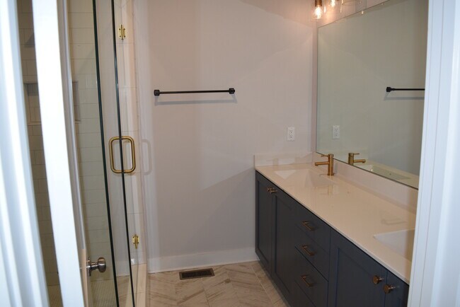 Master bath - 1233 Cushenberry Ln