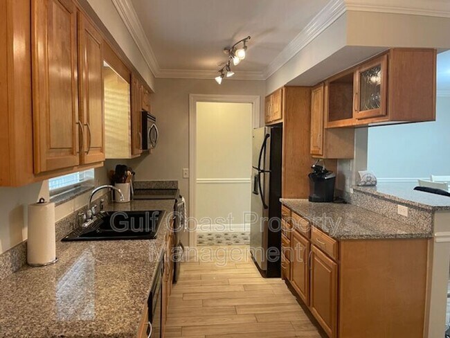 Building Photo - 3360 S Osprey Ave